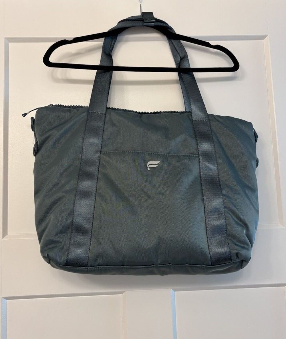 Fabletics The Everyday Tote in Pine Shadow Green